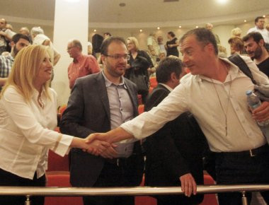 Σάλο έχει προκαλέσει σε ΠΑΣΟΚ και ΔΗΣΥ η «εξ ουρανού» υποψηφιότητα Σ.Θεοδωράκη